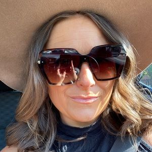 Meet your Posher, Crystal